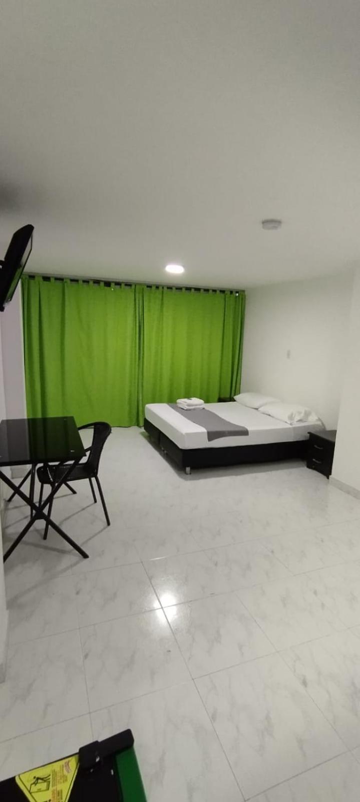 Hotel Paradise Lleras Medellín Exterior foto